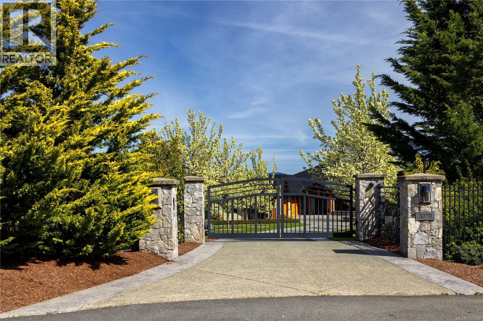  3070 Beachfront Crescent, Mill Bay