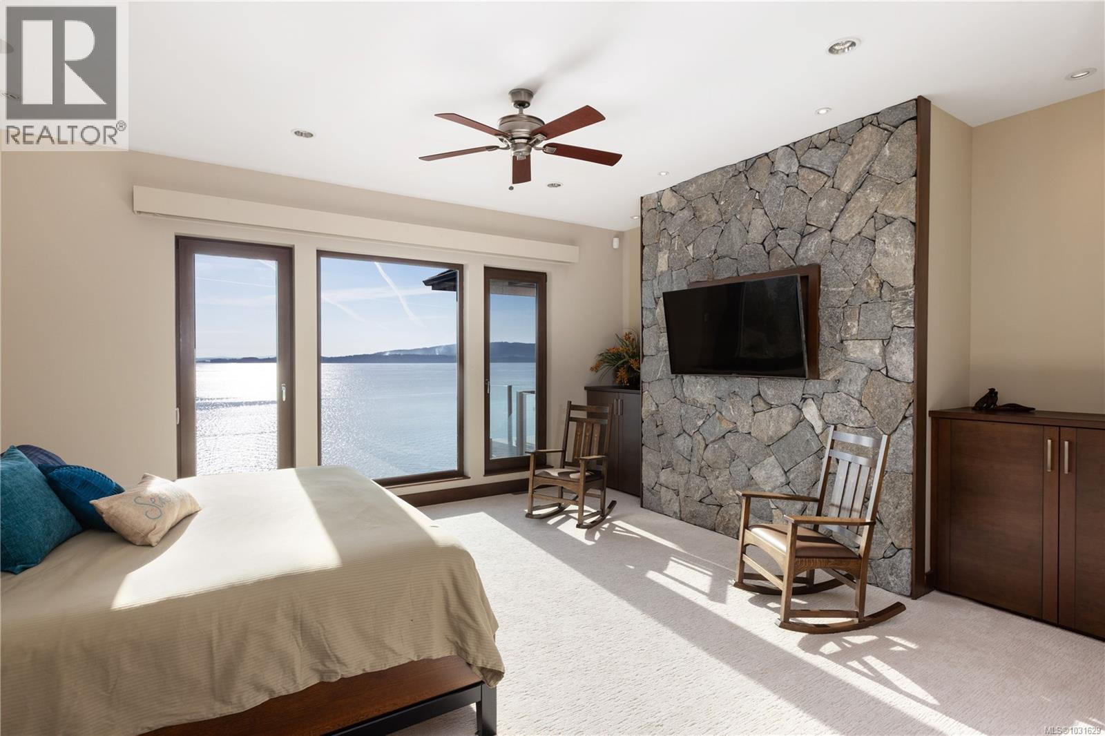  3070 Beachfront Crescent, Mill Bay