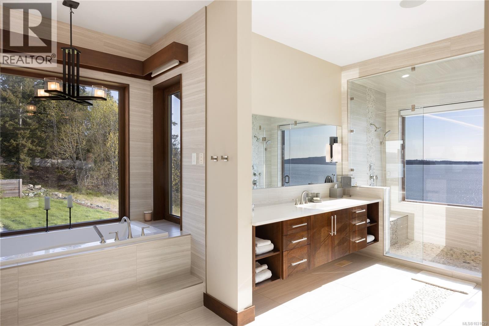  3070 Beachfront Crescent, Mill Bay