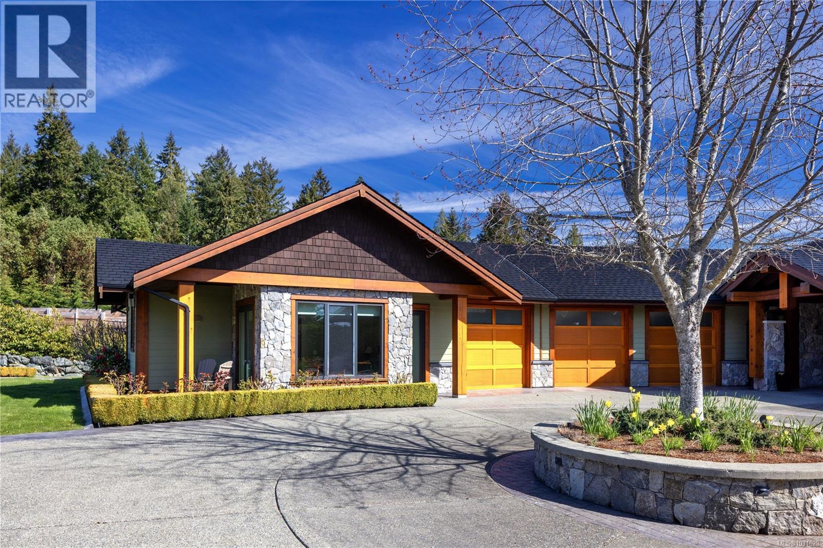  3070 Beachfront Crescent, Mill Bay