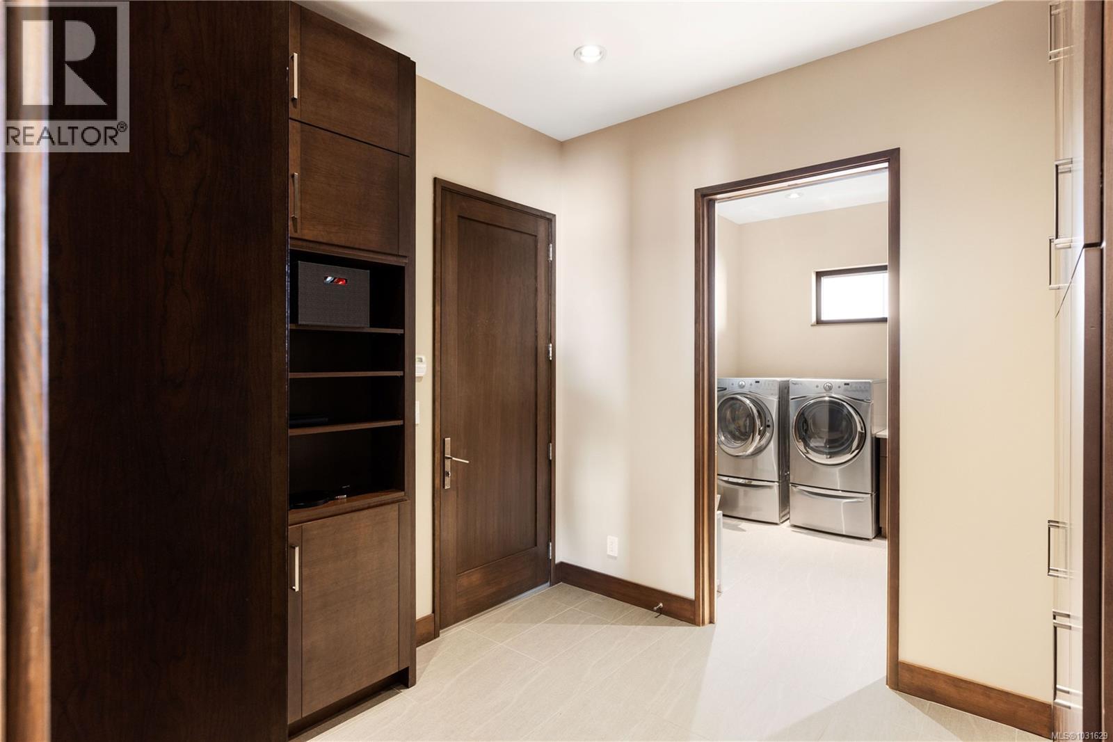  3070 Beachfront Crescent, Mill Bay