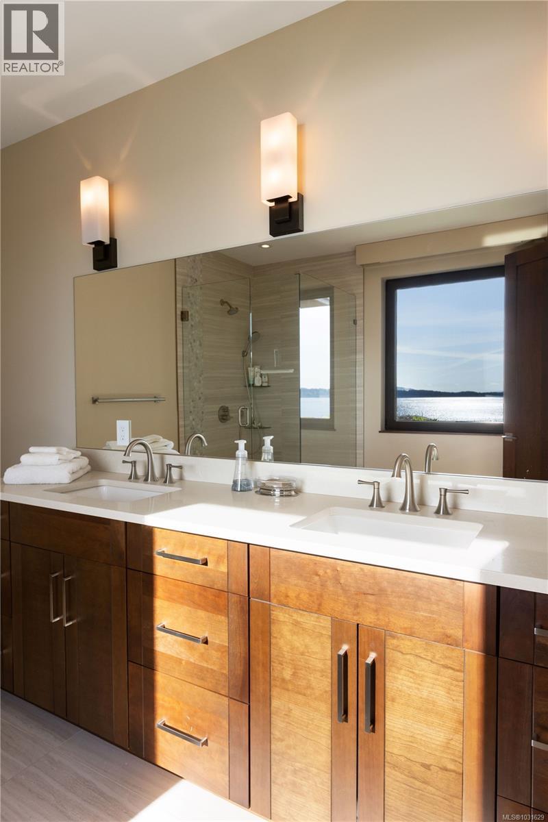  3070 Beachfront Crescent, Mill Bay