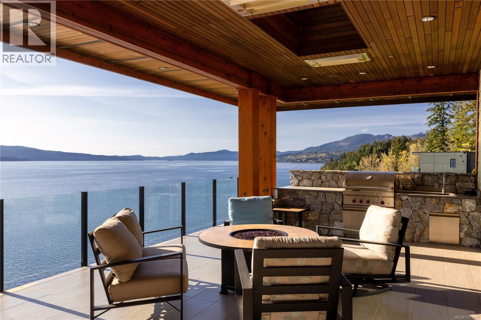  3070 Beachfront Crescent, Mill Bay