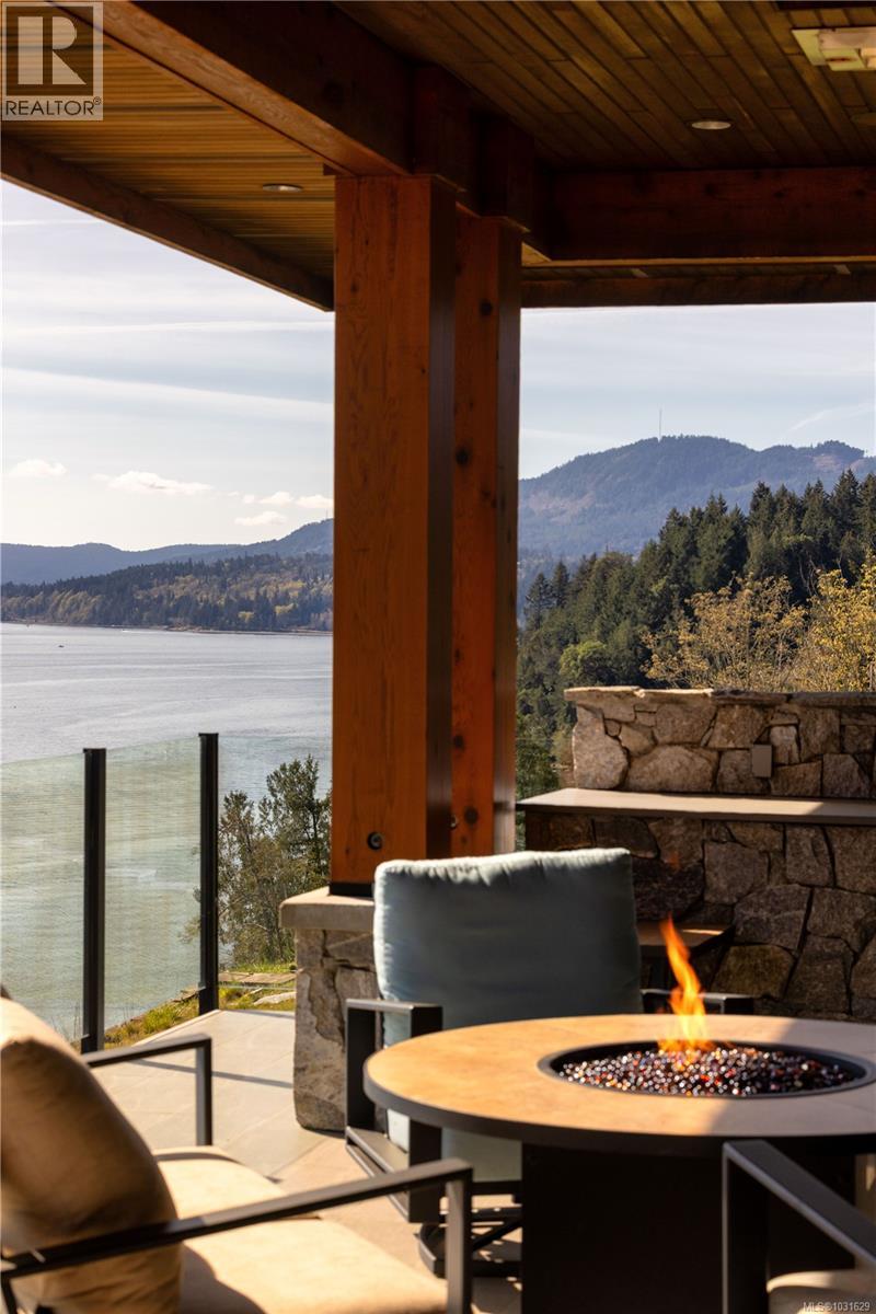  3070 Beachfront Crescent, Mill Bay