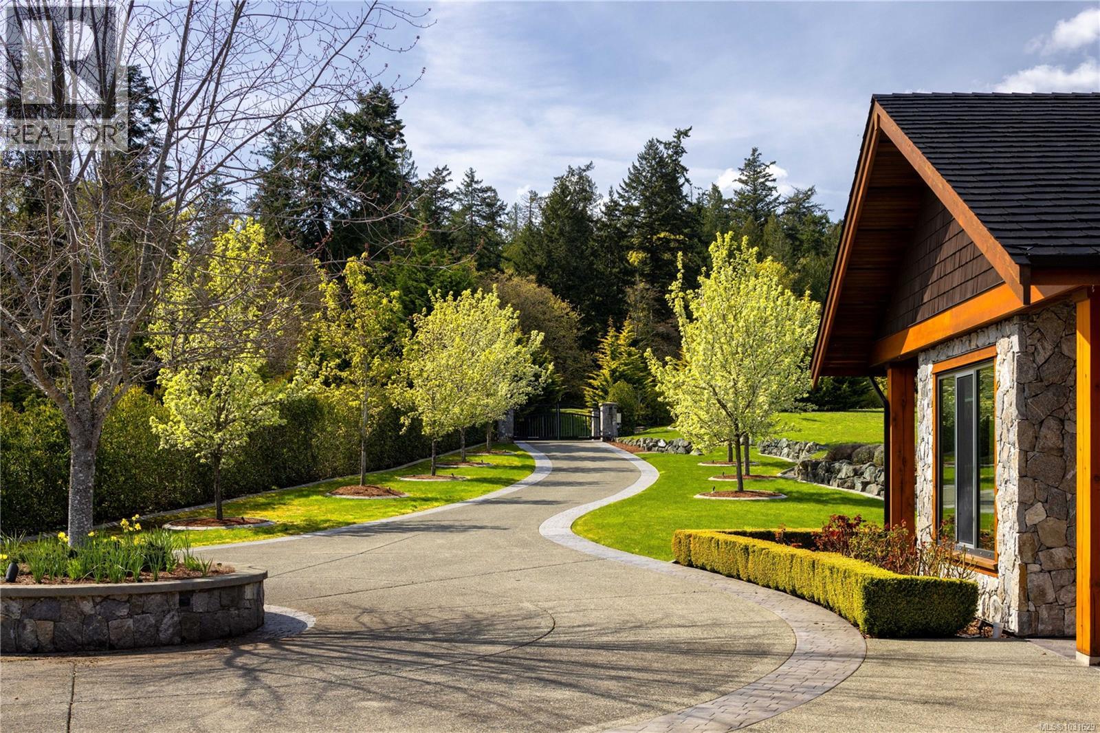  3070 Beachfront Crescent, Mill Bay