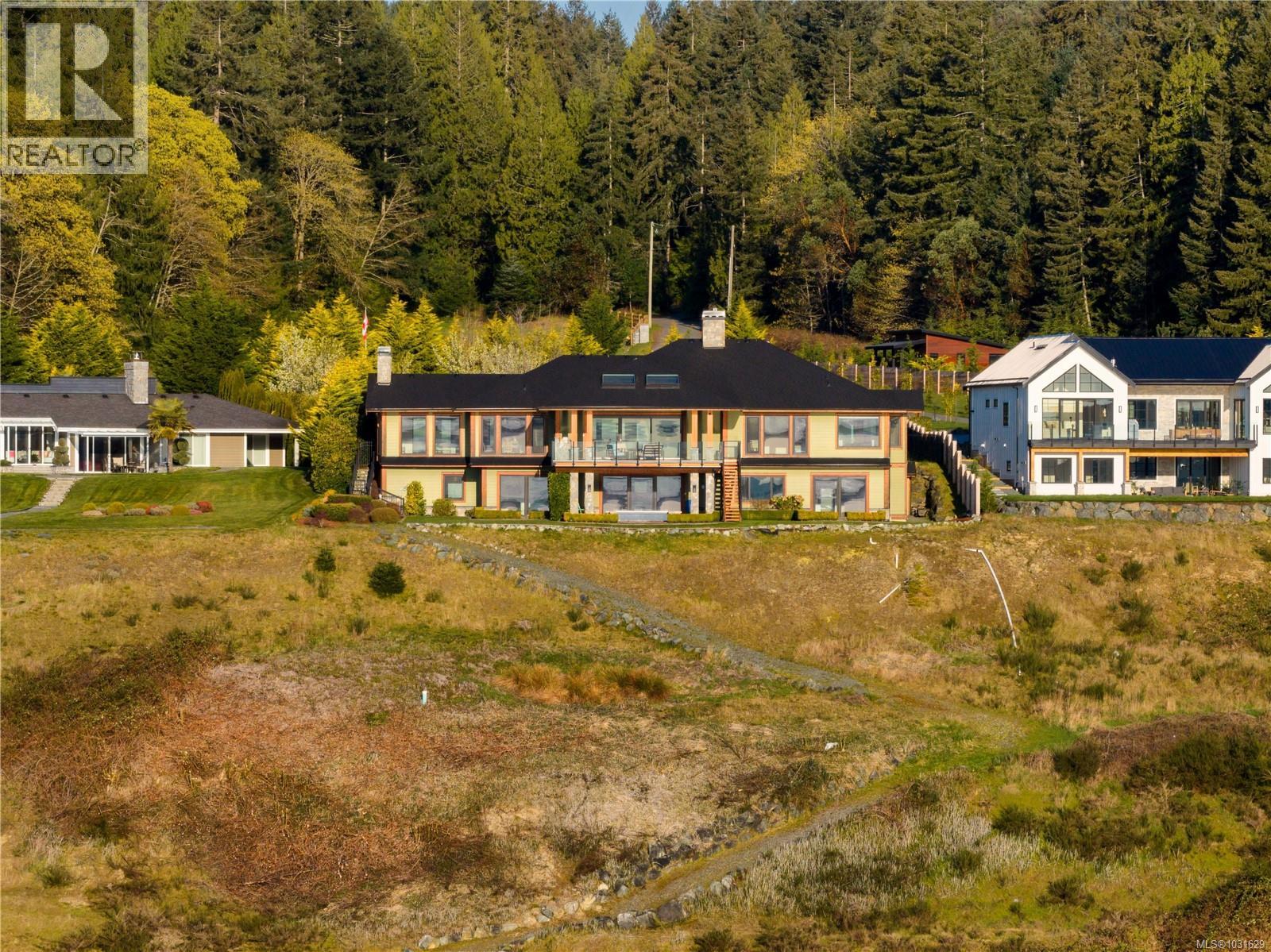  3070 Beachfront Crescent, Mill Bay