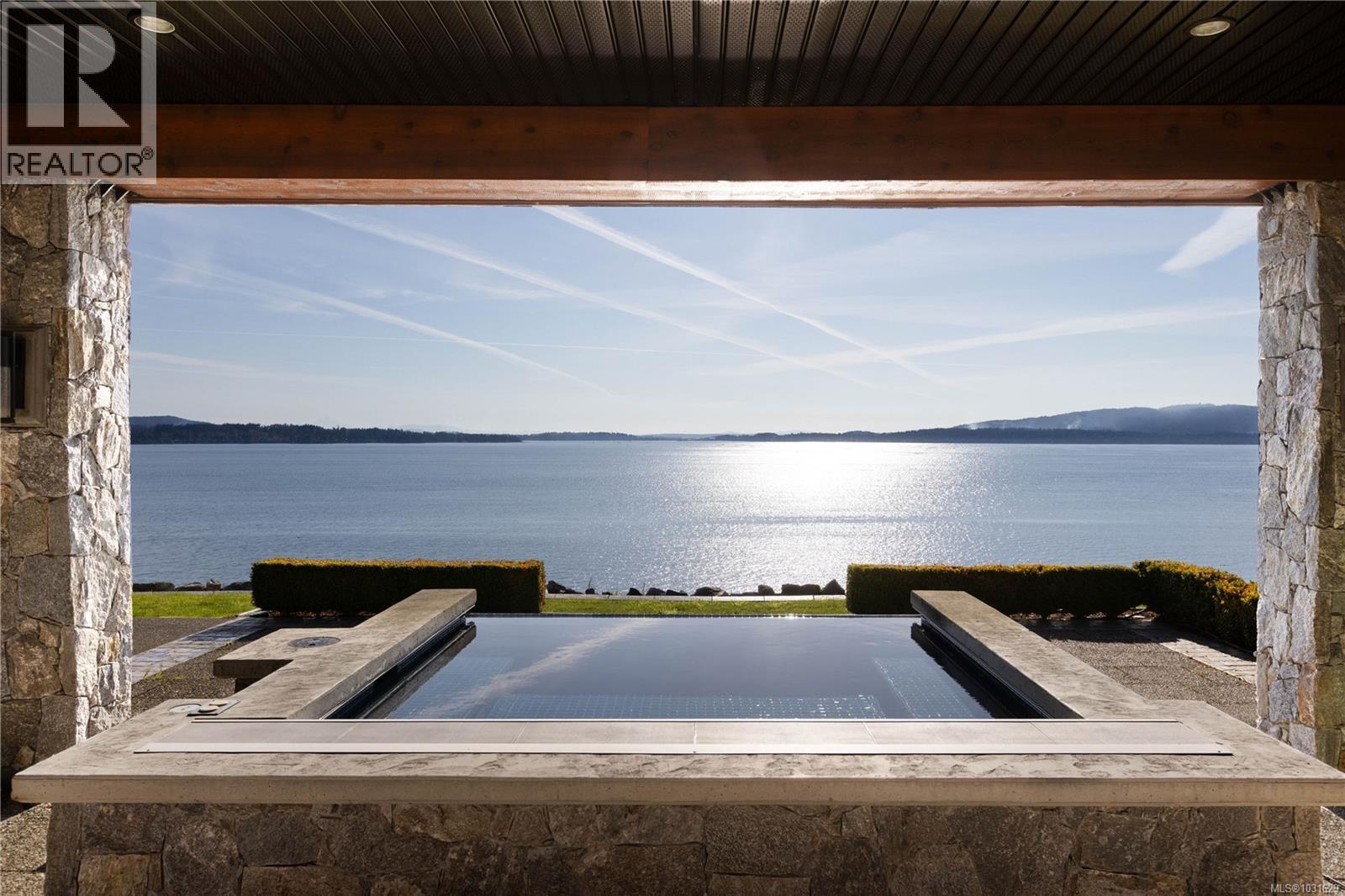  3070 Beachfront Crescent, Mill Bay