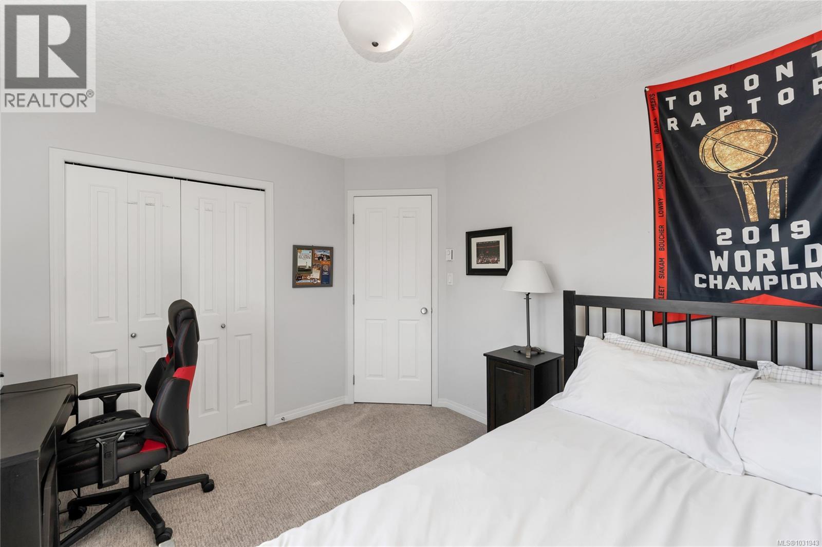 29 STONERIDGE DR - 32