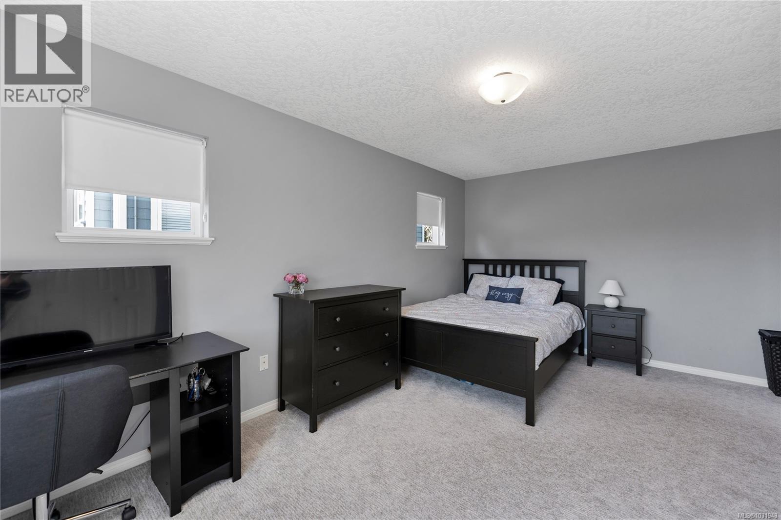 29 STONERIDGE DR - 34