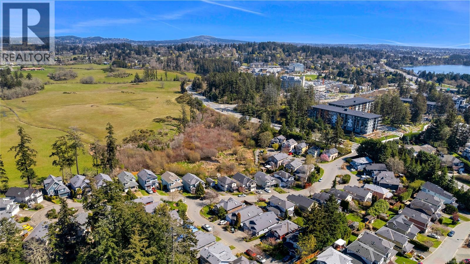 29 STONERIDGE DR - 43