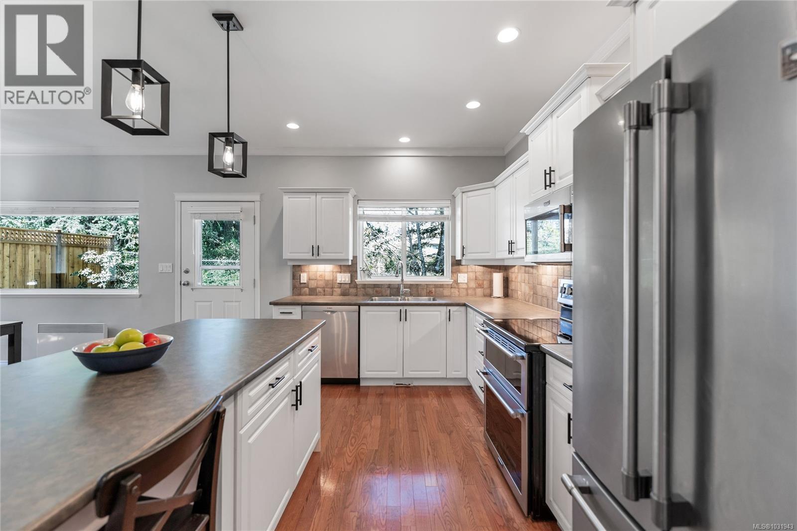 29 STONERIDGE DR - 4