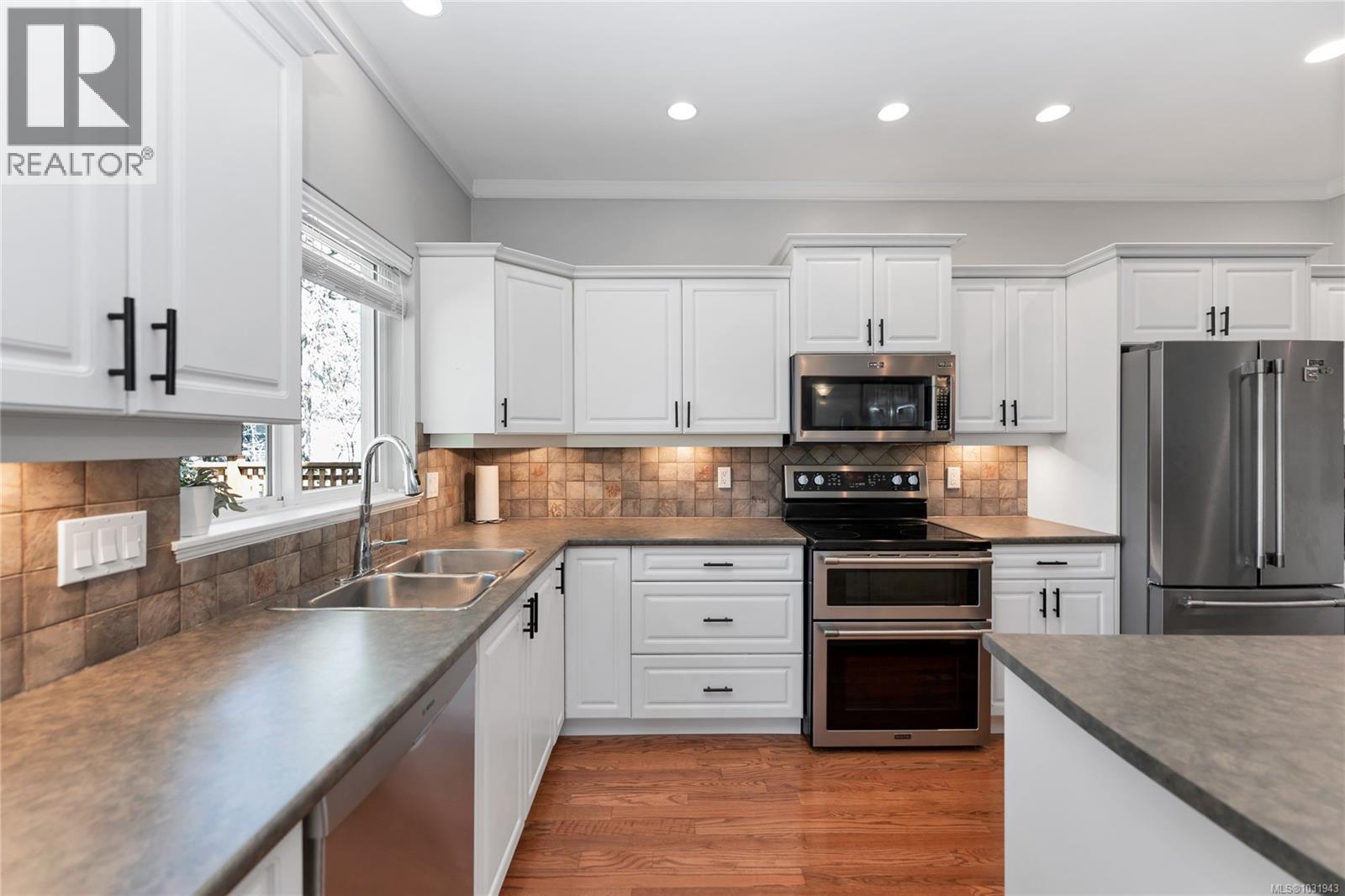 29 STONERIDGE DR - 5