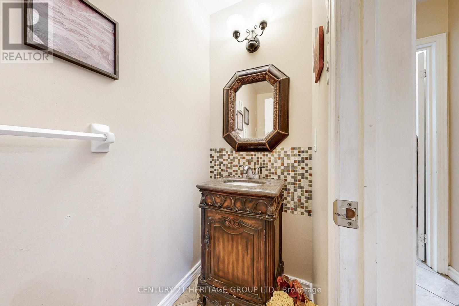 98 CHARING CRESCENT - 27