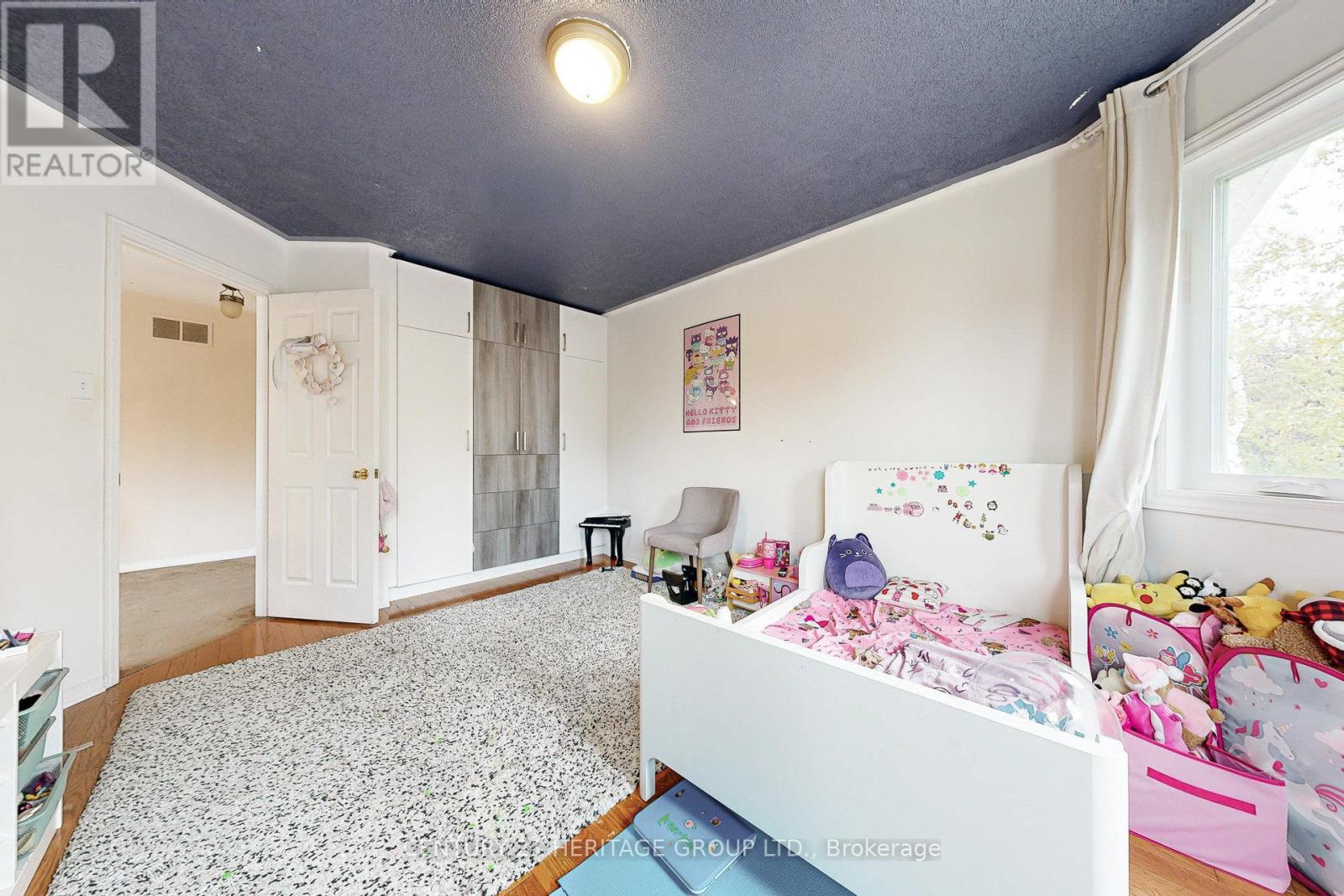 98 CHARING CRESCENT - 34