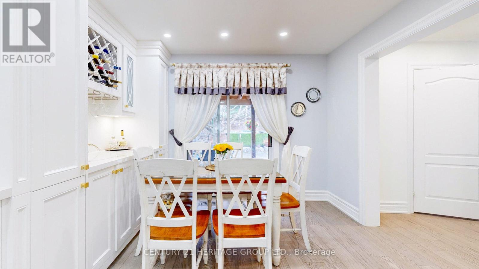 160 CARLYLE CRESCENT - 14