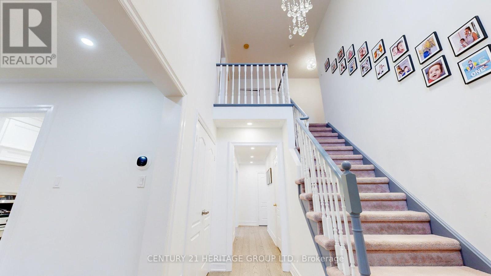 160 CARLYLE CRESCENT - 22