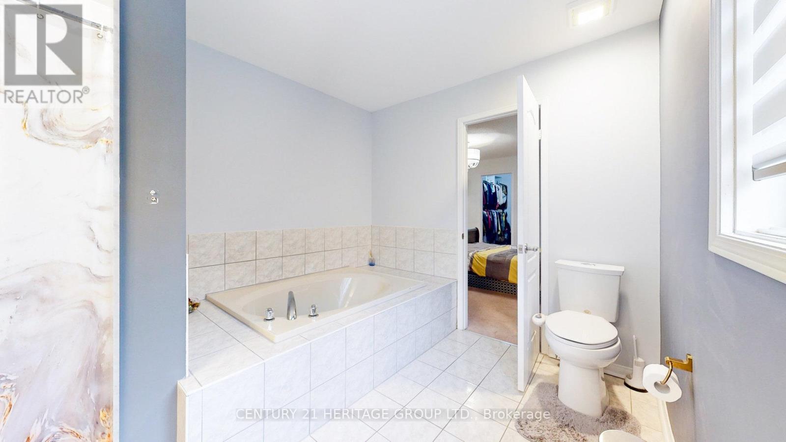 160 CARLYLE CRESCENT - 27