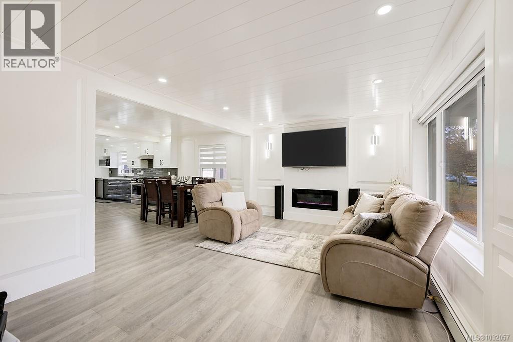 2710 VICTOR ST - Image 2