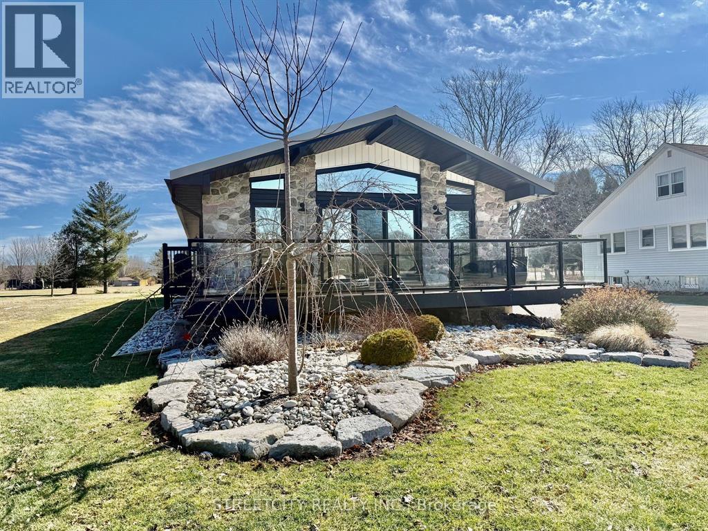 747 Broadway STREET, Plympton-Wyoming, Ontario, N0N1T0 — Photo 2