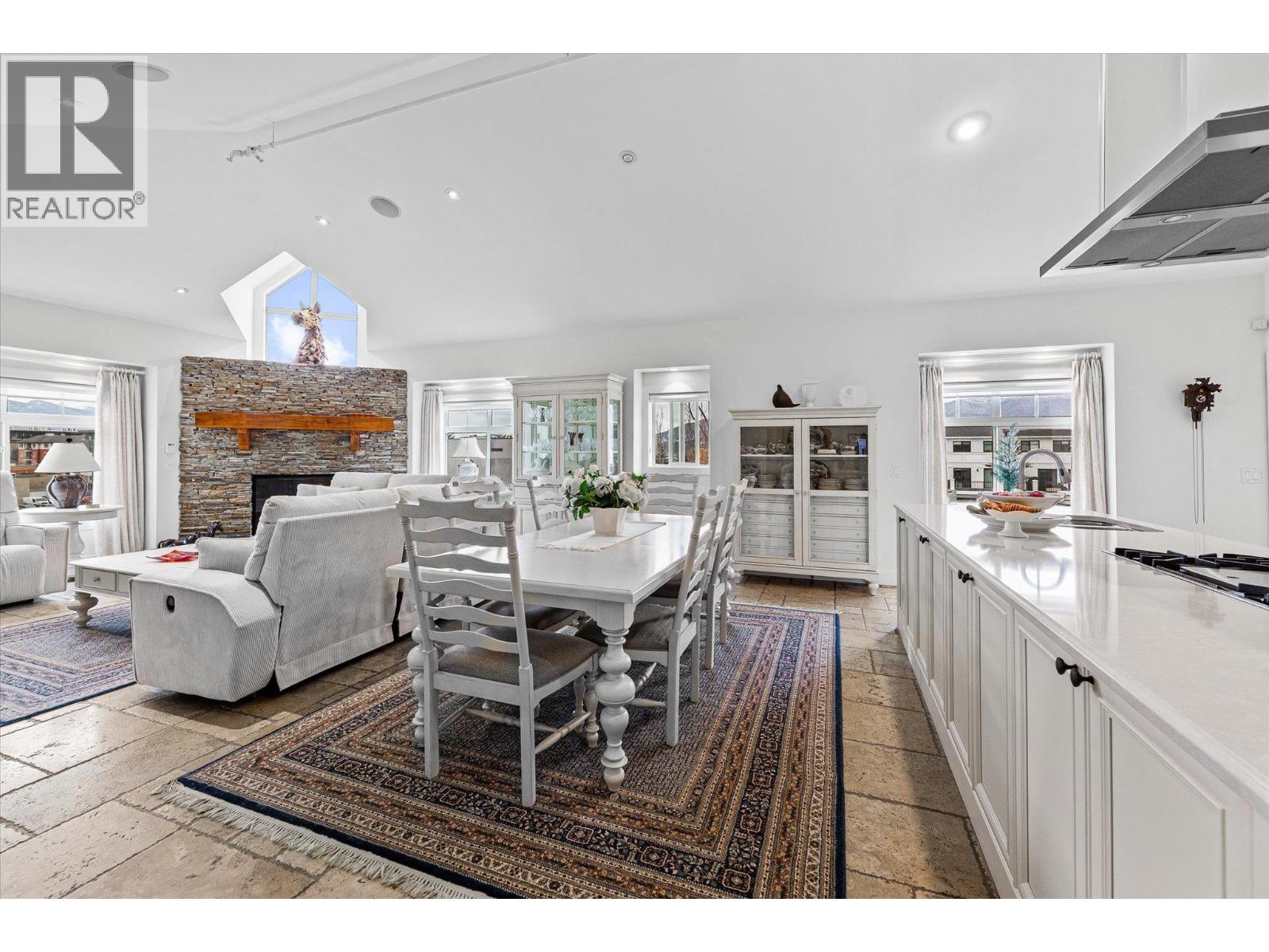 #401 538 McKay Avenue - 3