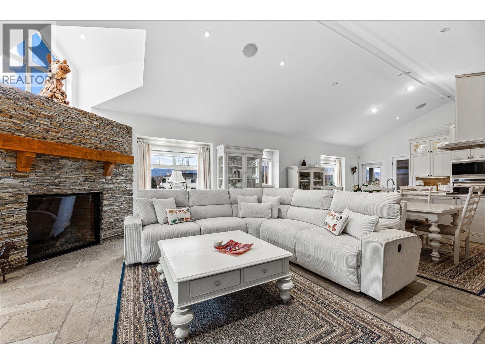 #401 538 McKay Avenue - 4