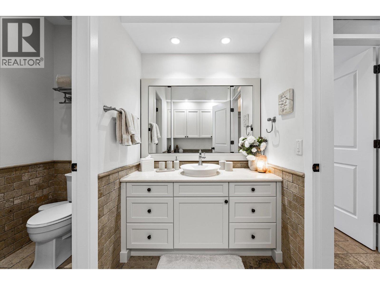 #401 538 McKay Avenue Unit# 401 - 24