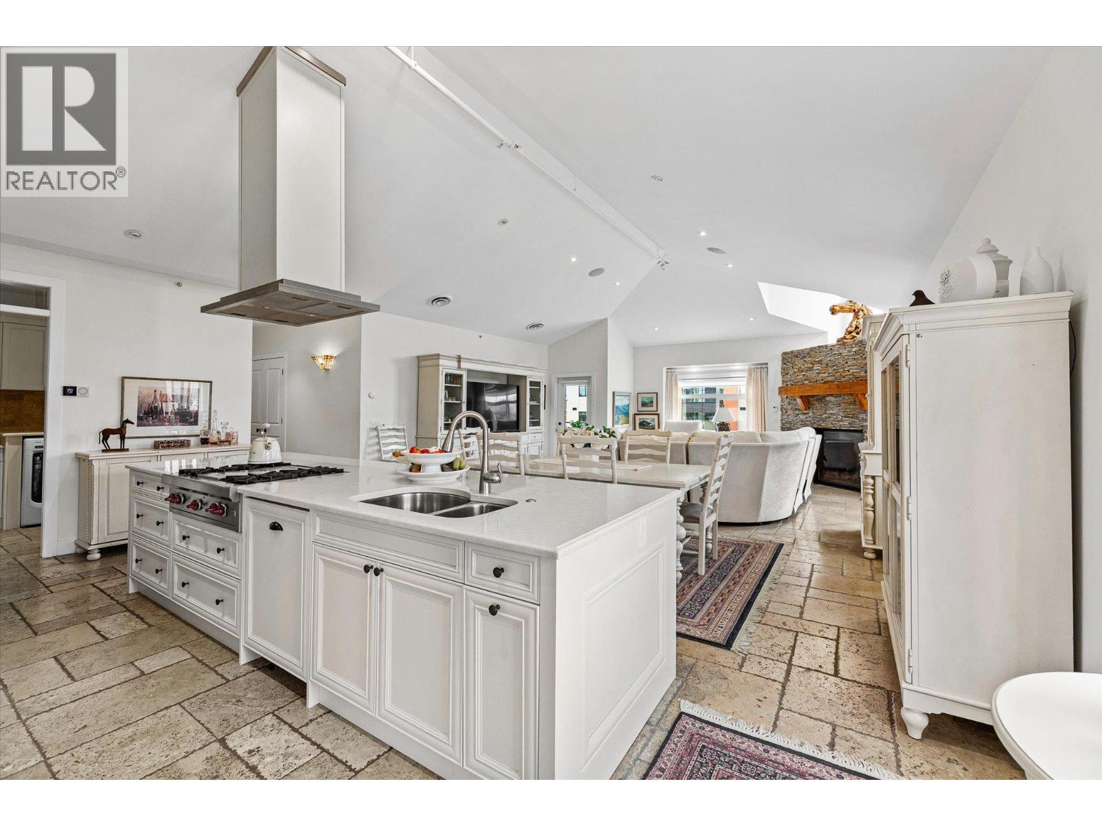 #401 538 McKay Avenue Unit# 401 - 10