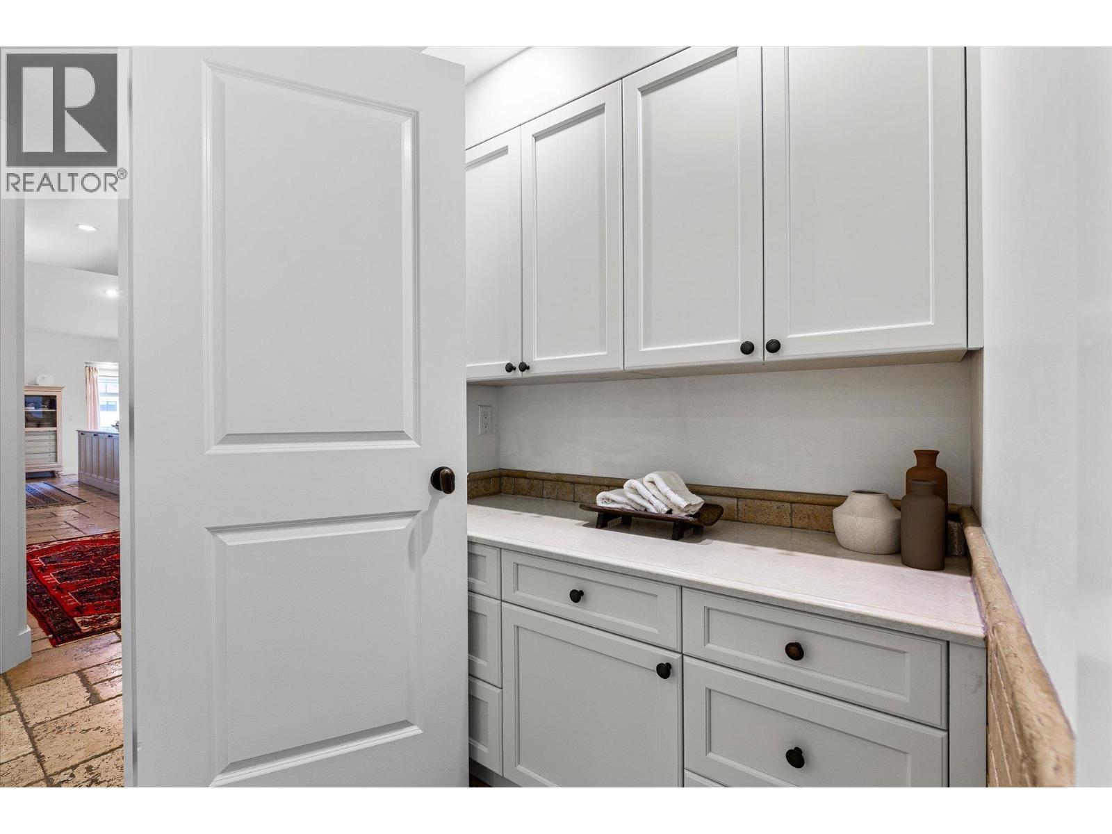 #401 538 McKay Avenue Unit# 401 - 25