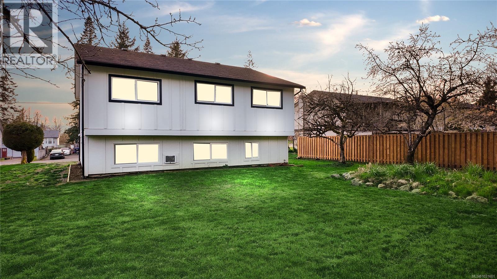 4644 Macintyre Ave, Courtenay