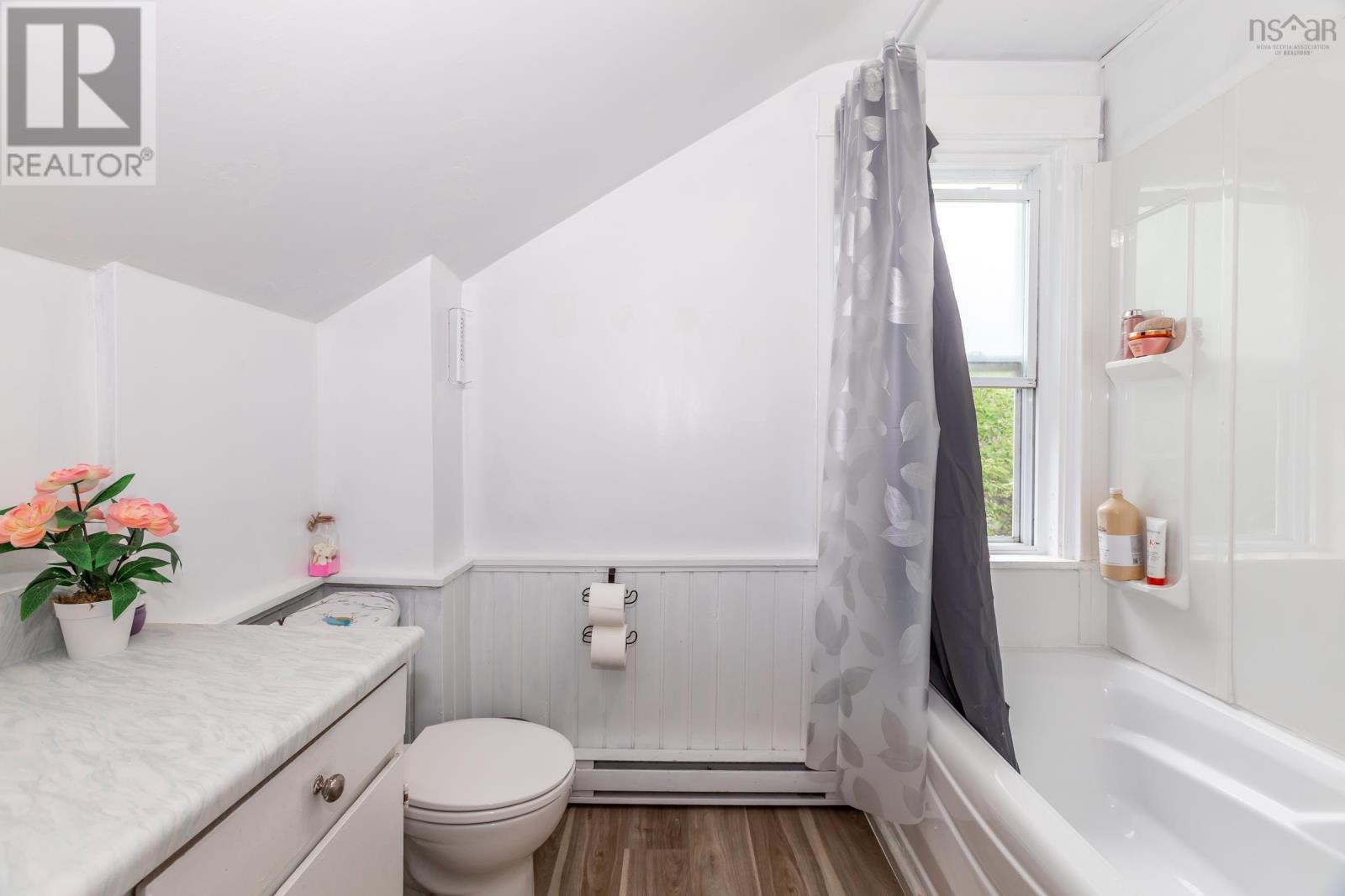 Property 32 of 36 of 635 Faculty Drive