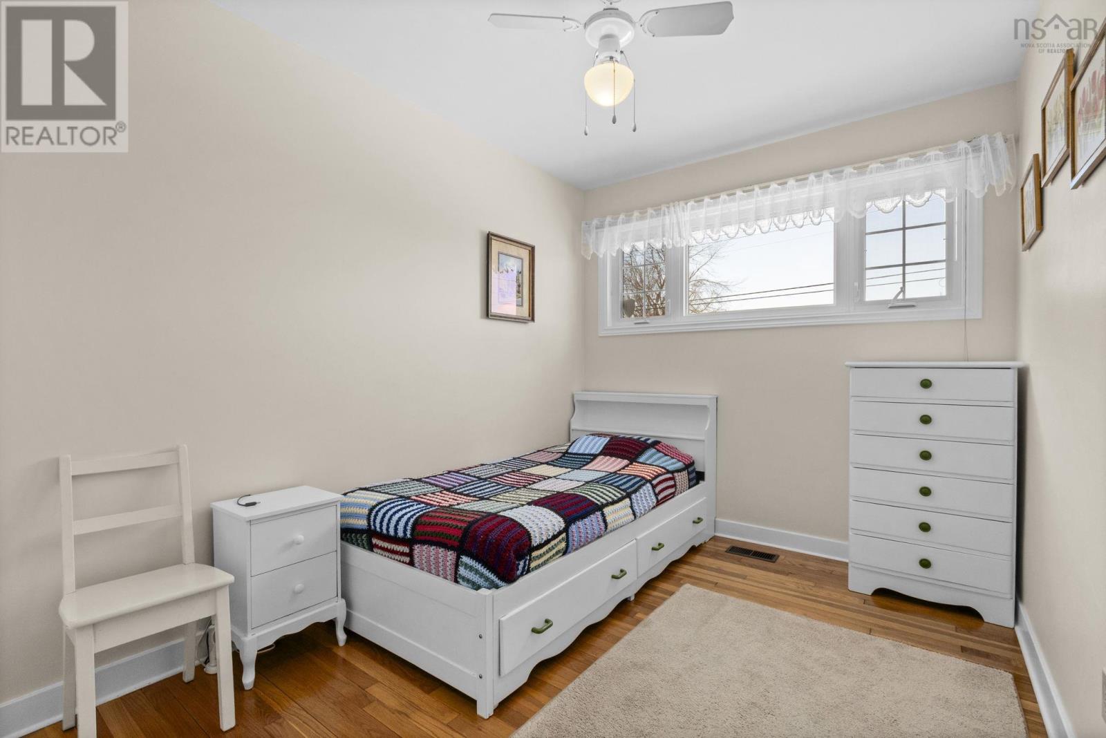 Property 18 of 52 of 16 Canary Crescent