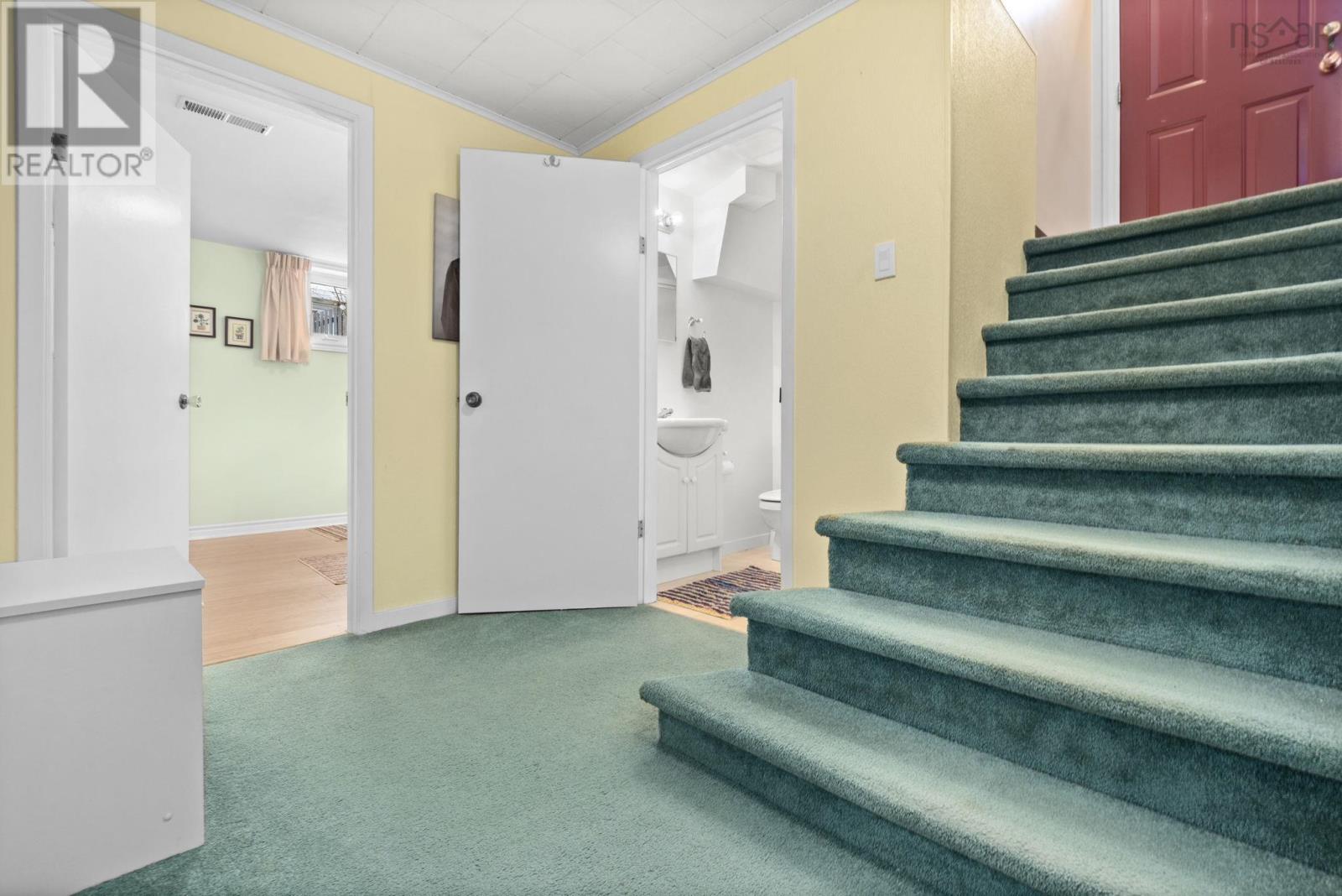 Property 23 of 52 of 16 Canary Crescent