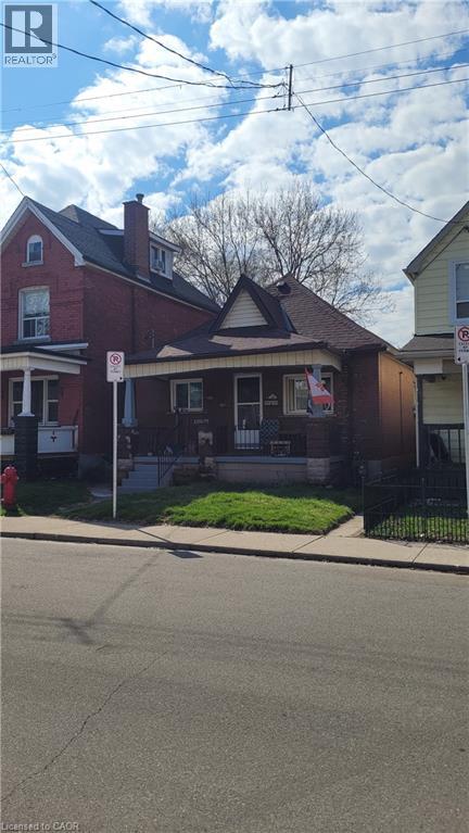 121 GIBSON Avenue, Hamilton, Ontario L8L6J9 - Photo 2