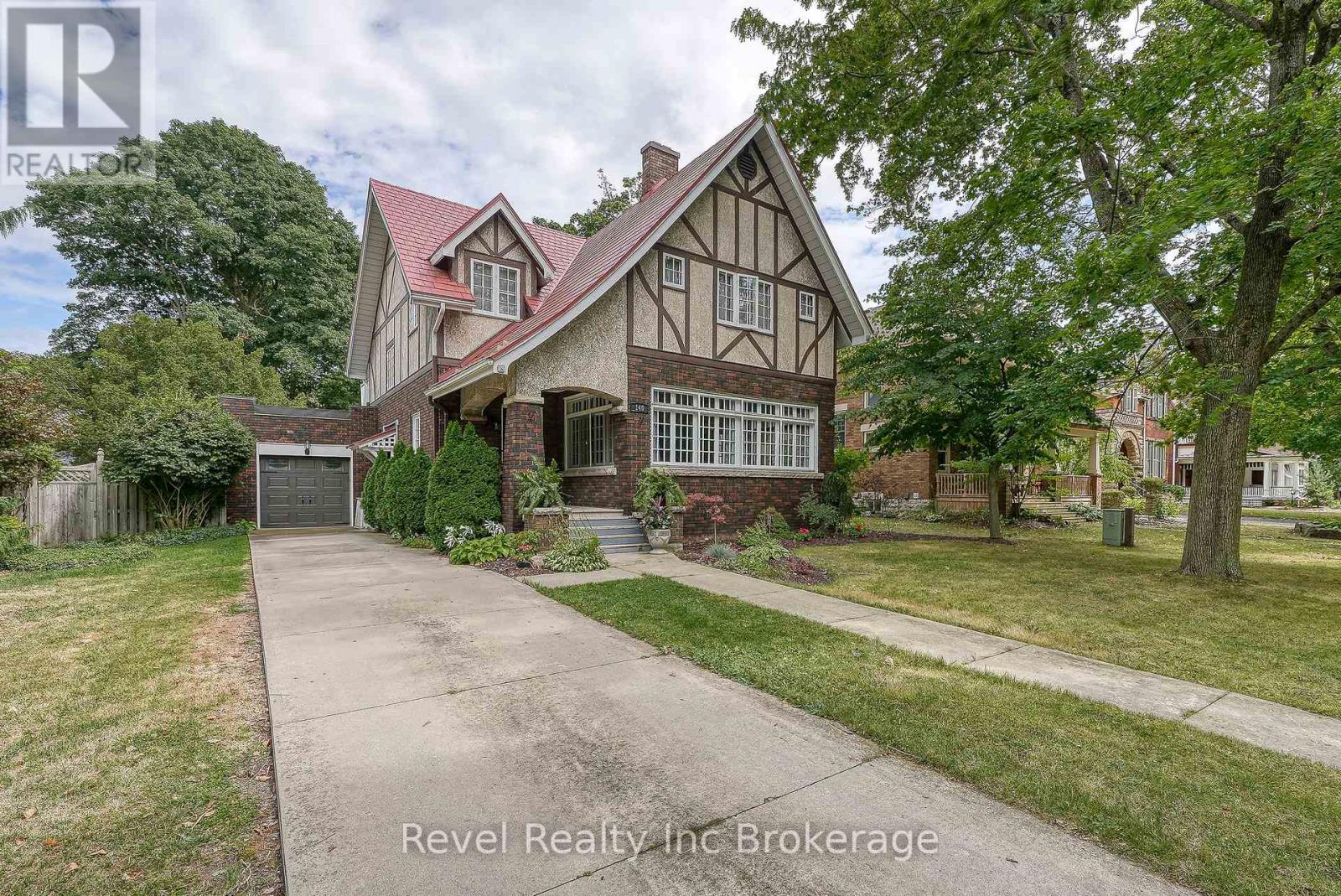 140 VANSITTART AVENUE