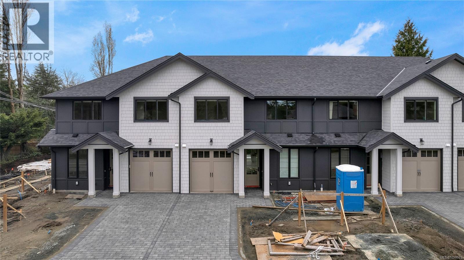 4 3333 Henderson Road, Oak Bay