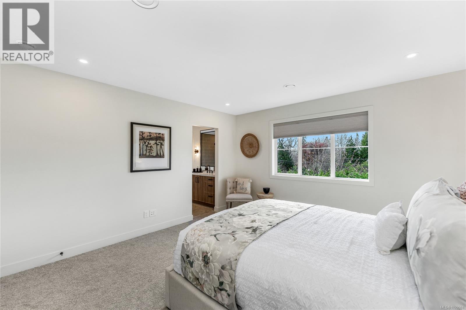 4 3333 Henderson Road, Oak Bay
