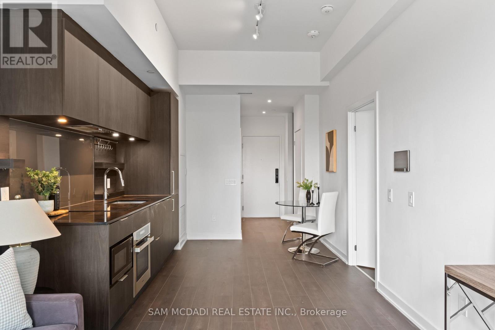 #813 28 ANN STREET - 11