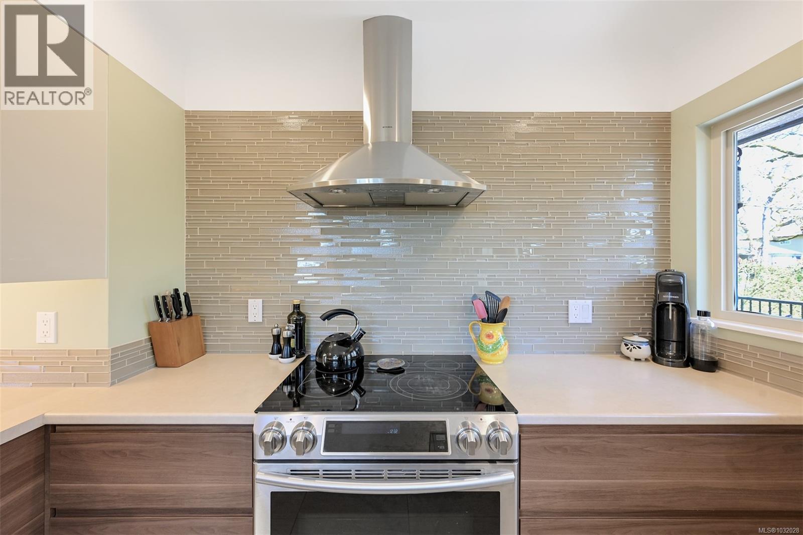  967 Ridgeway Street, Saanich