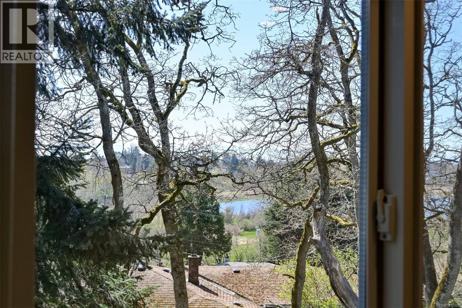  967 Ridgeway Street, Saanich