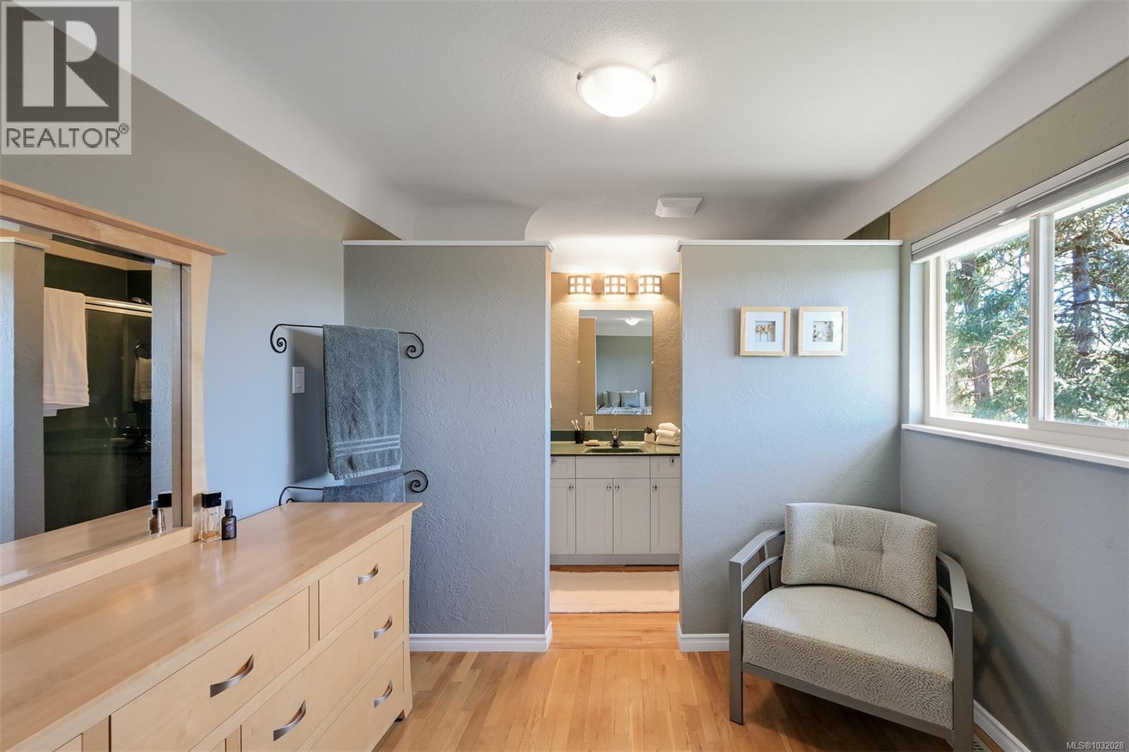  967 Ridgeway Street, Saanich