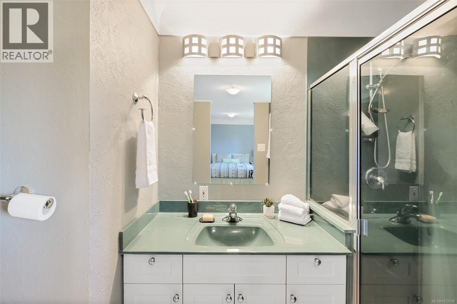  967 Ridgeway Street, Saanich