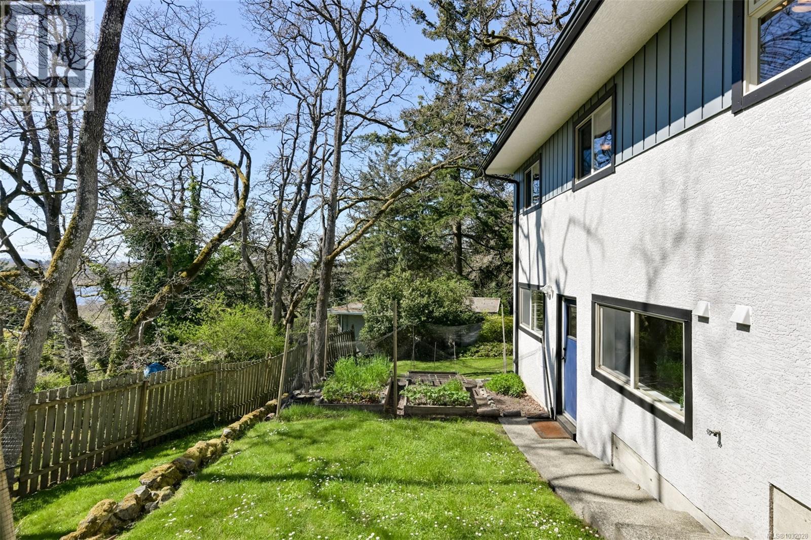  967 Ridgeway Street, Saanich