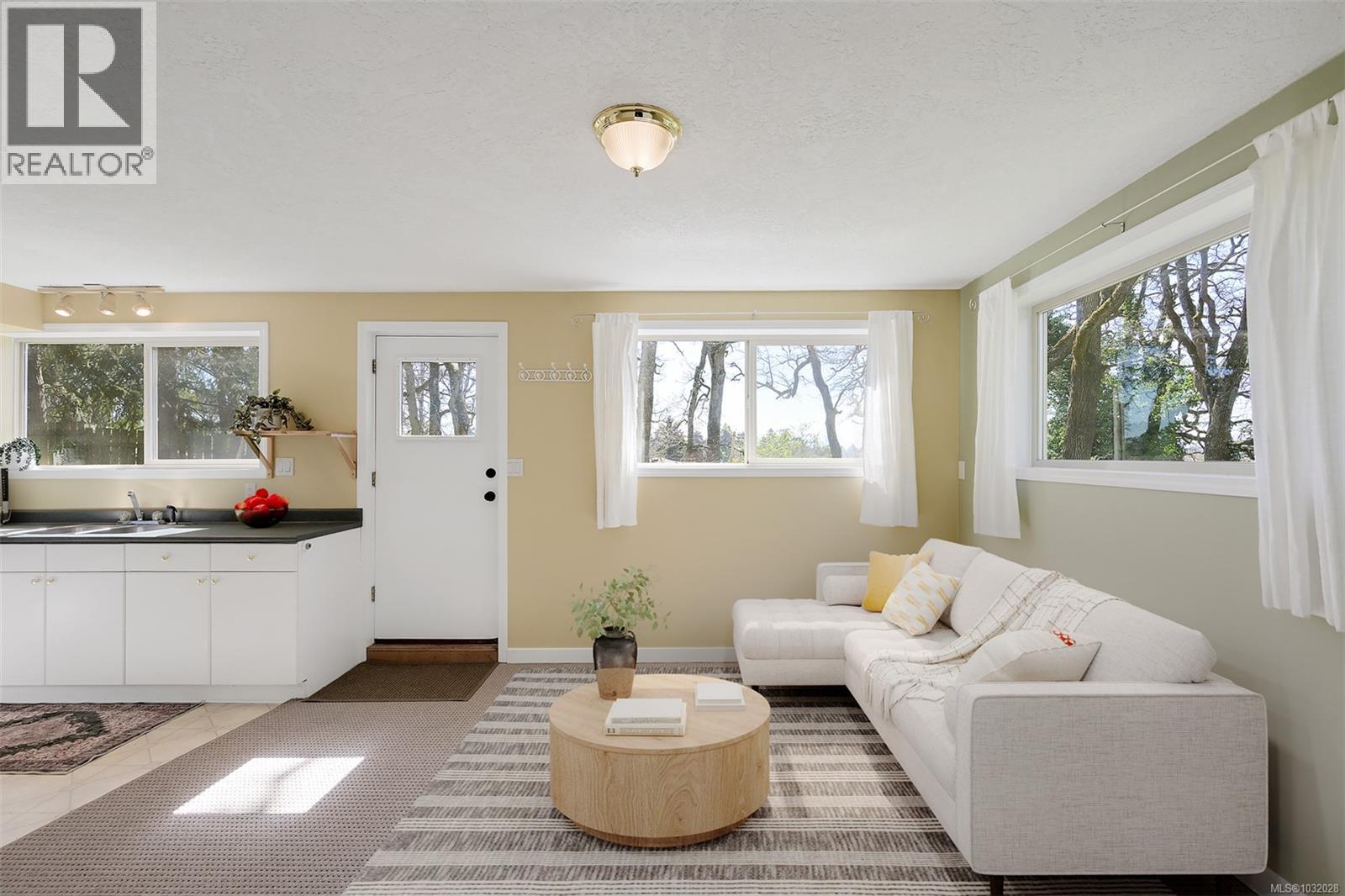  967 Ridgeway Street, Saanich