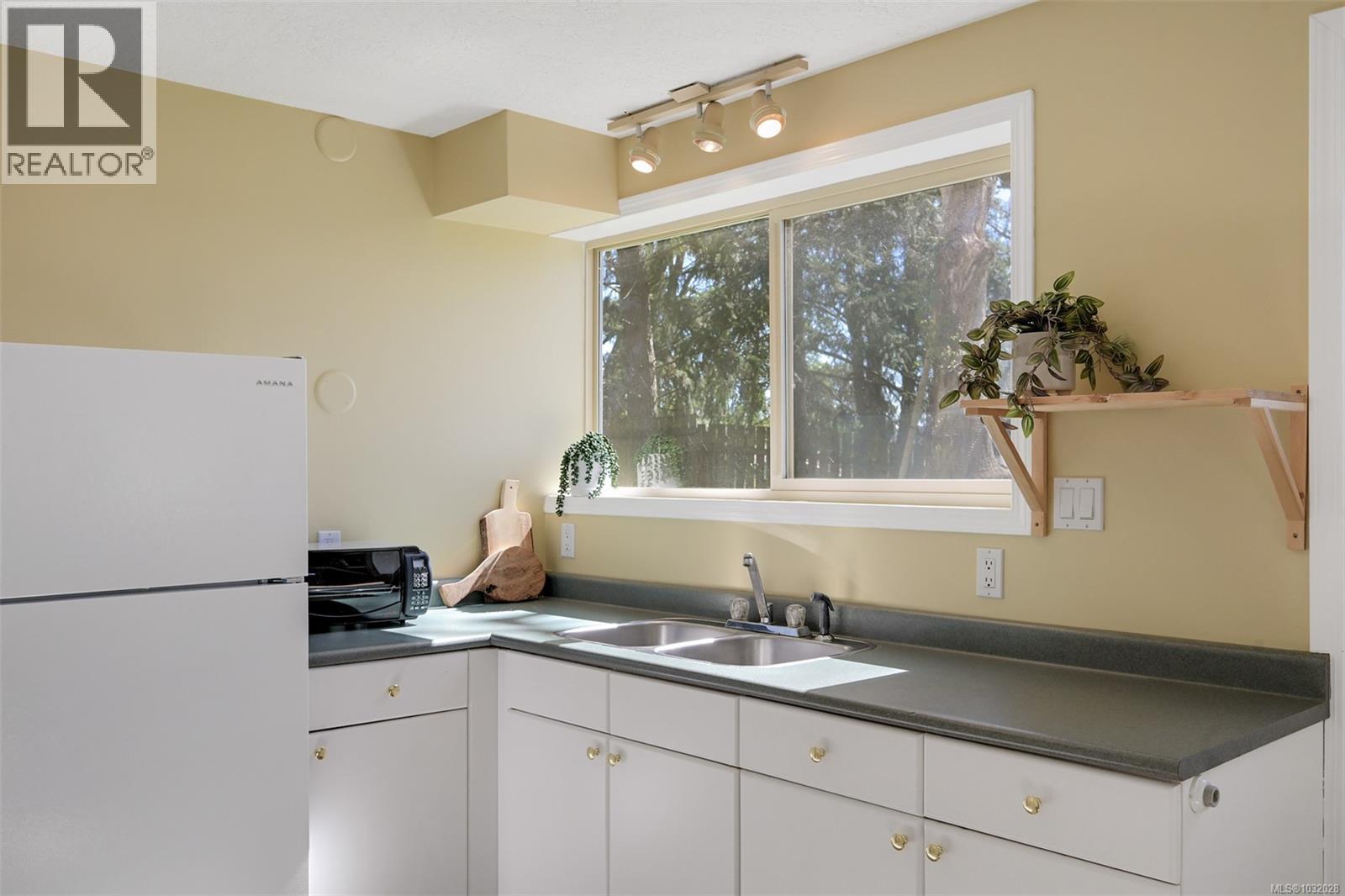  967 Ridgeway Street, Saanich