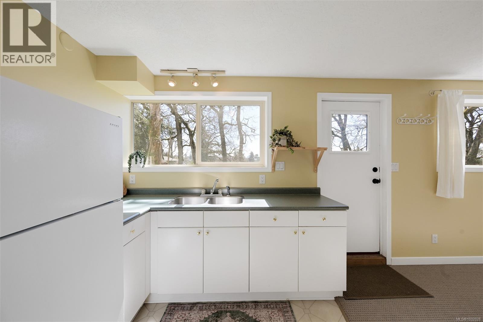  967 Ridgeway Street, Saanich