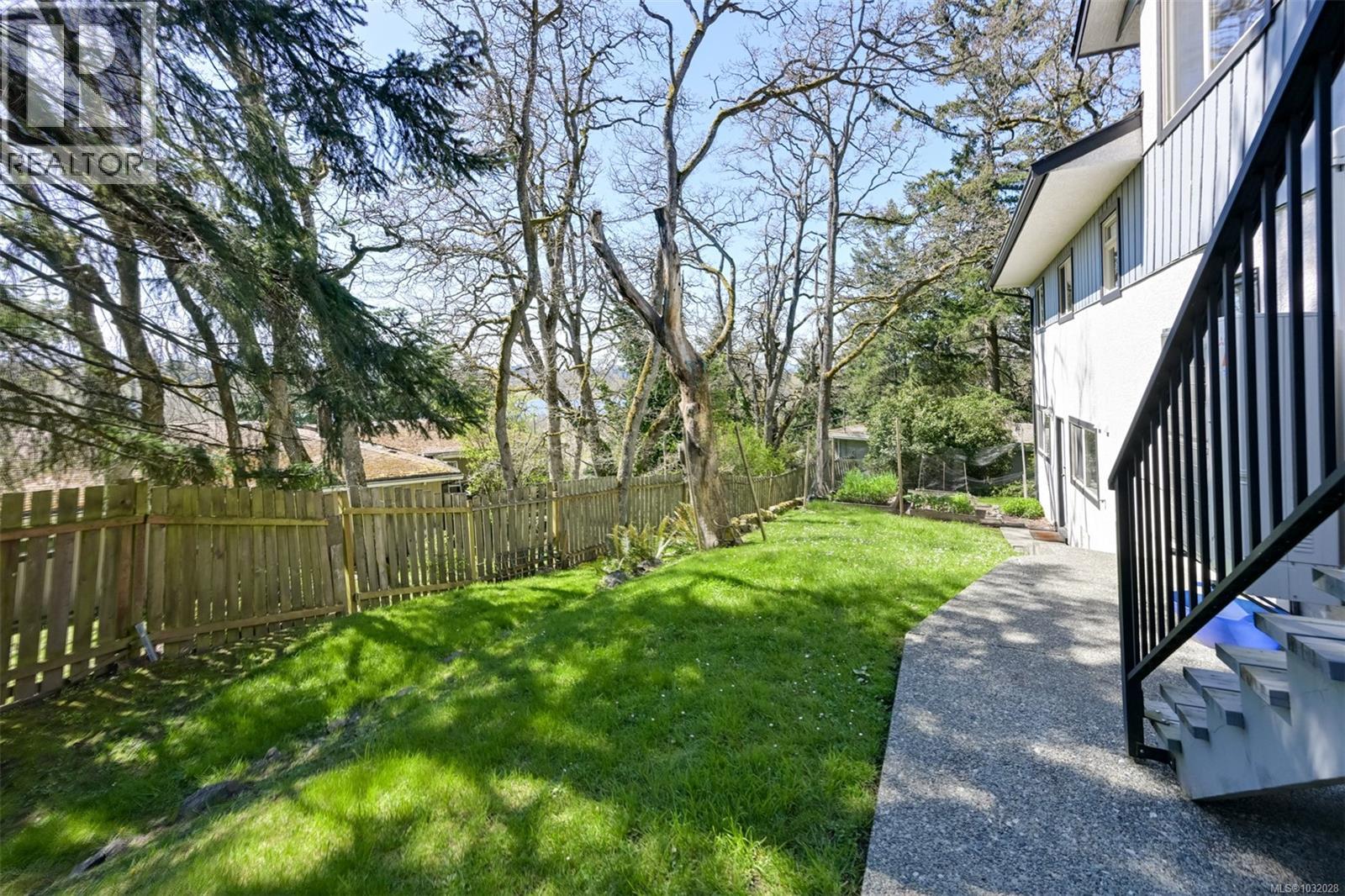  967 Ridgeway Street, Saanich