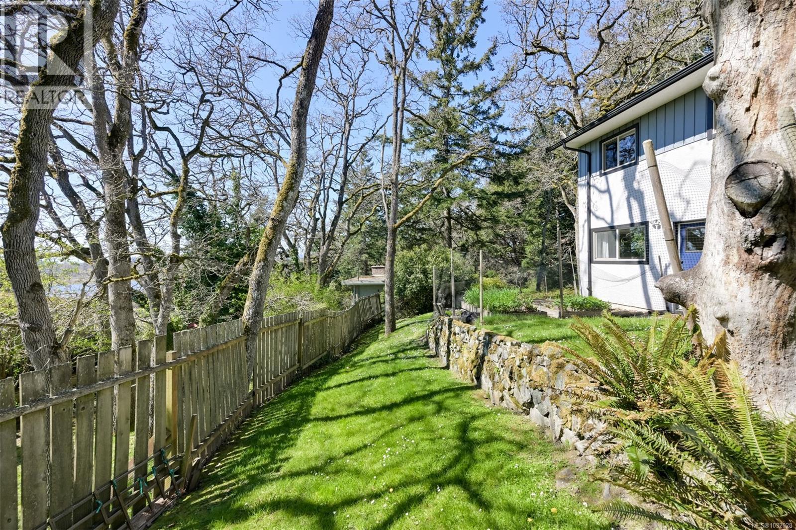  967 Ridgeway Street, Saanich