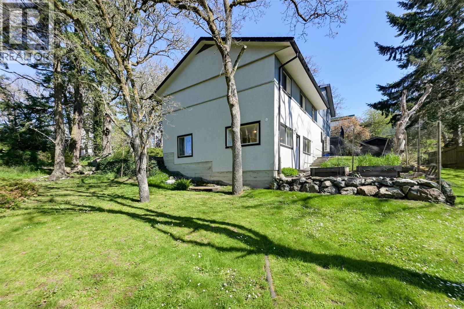  967 Ridgeway Street, Saanich