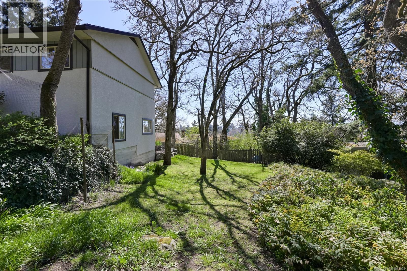  967 Ridgeway Street, Saanich