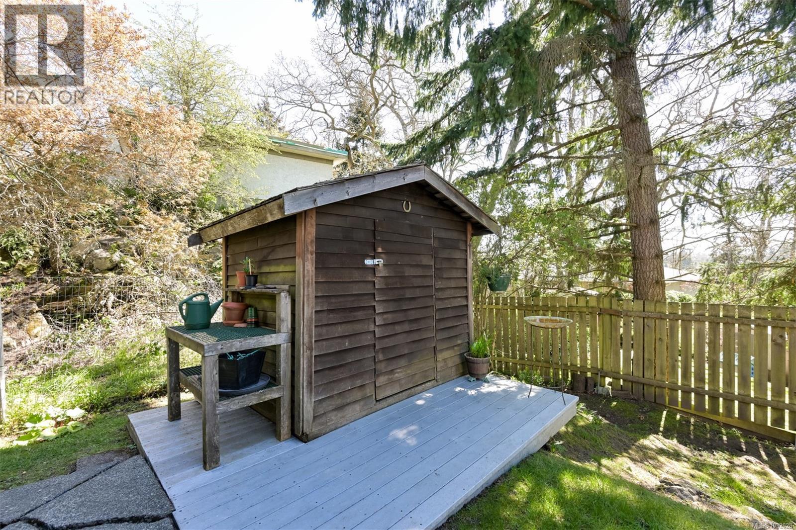  967 Ridgeway Street, Saanich